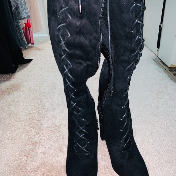 Thigh high tie up boots - Picture 2 of 7